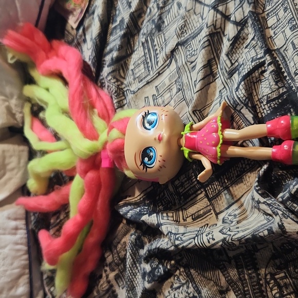 CandyLocks strawberry doll - Picture 2 of 5